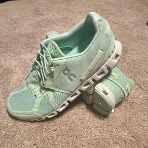 Women’s On Running shoe size 7